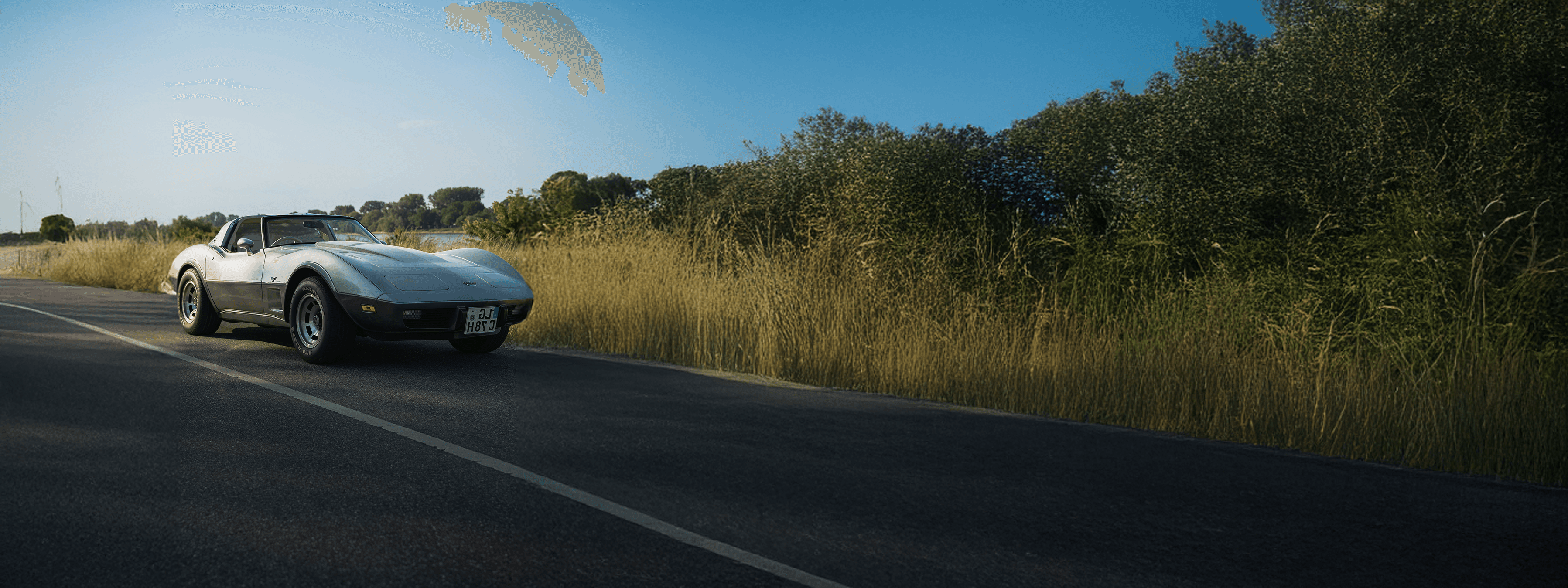 Oldtimer auf einer Landstraße